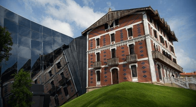 El Museo Balenciaga cumple cinco años con 40.000 visitantes anuales y más de 2.000 piezas